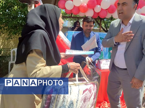 جشن سپاس معلم در دبستان شاهد حاج تقی آقا بزرگ مشهد