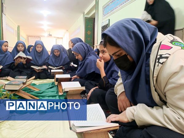 برگزاری محفل نورانی انس با قرآن در دبیرستان دکتر جواد حداد۲ ناحیه پنج