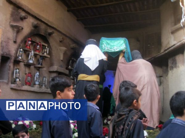 بازدید دانش آموزان دبستان سمیه قم از نمایشگاه حدیث غربت