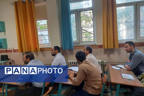 برگزاری کارگاه توانمندسازی نیروی انسانی ویژه نومعلمان در دبستان علی اکبر طالبی ناحیه یک شهرری