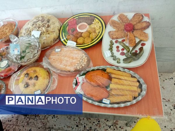 جشنواره غذای سالم در مدرسه حاج مهدی روحانی