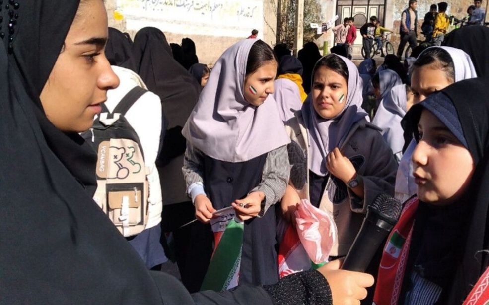 حرف‌های معلم و شاگردی در راهپیمایی ۱۳‌آبان هشترود