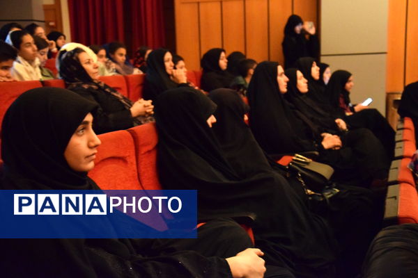 اجرای تئاتر سیاه و سفید به‌مناسبت شهادت حضرت زهرا(س) در کانون پرورش فکری کودکان و نوجوانان البرز