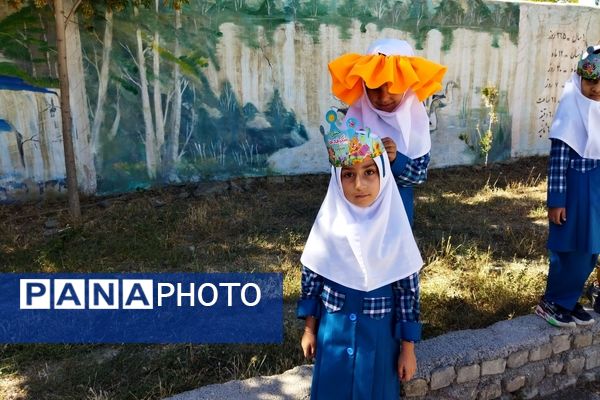 جشن شکوفه‌ها کلاس اولی در شهرستان راز