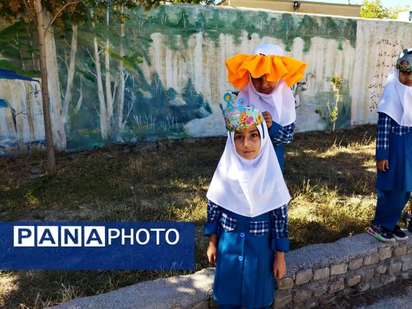 جشن شکوفه‌ها کلاس اولی در شهرستان راز