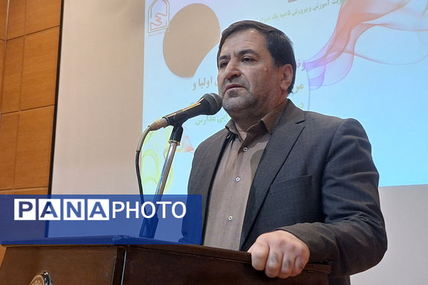 آیین تقدیر از انجمن‌های اولیا و مربیان برتر و تبیین فرآیند انتخابات شورای انجمن اولیا و مربیان ناحیه یک شیراز 