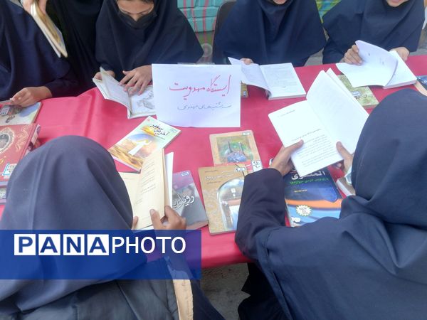 بزرگداشت هفته کتاب خوانی در نیشابور