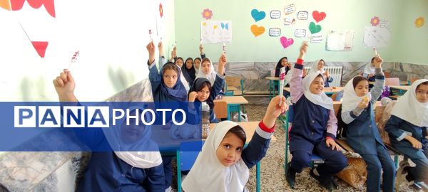 جشن خودکار پایه چهارم مدرسه شهید خاقانی در شهرستان شیروان