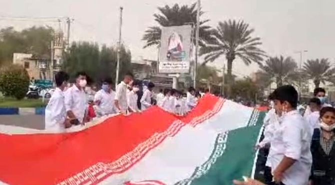 حماسه‌آفرینی دانش‌آموزان قشم در ۱۳ آبان