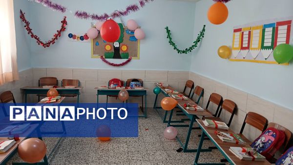  جشن‌ شکوفه‌ها‌ در‌ دبستان‌ شهید‌ دیالمه‌