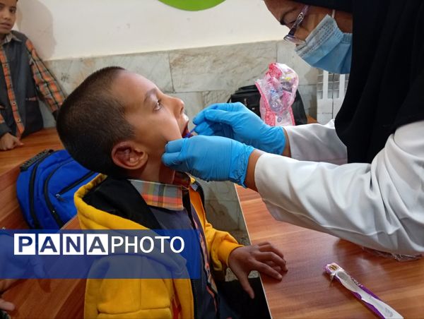 اجرای طرح وارنیش فلوراید در دبستان شهید پسندیده فدافن 