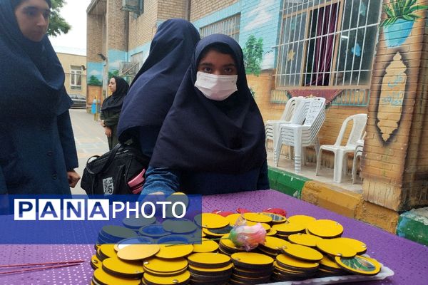 مراسم روز دختر و تقدیر از دانش‌آموزان نمونه و رتبه برتر
