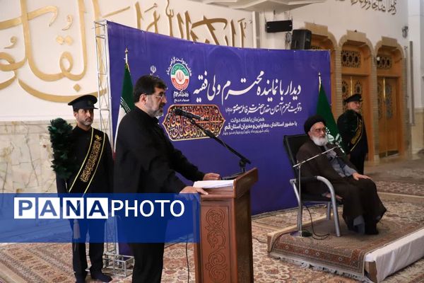 ادای احترام مسئولان قم به شهدا در هفته دولت