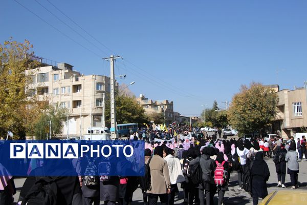 شکوه حضور مردم شهرستان سامان در راهپیمایی یوم‌الله ۱۳ آبان