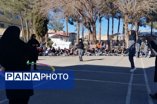 آیین نواختن زنگ انقلاب در دبیرستان حضرت معصومه(س) شهرستان خلیل‌آباد 