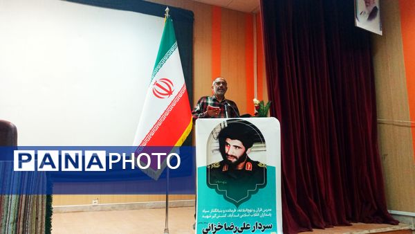 رونمایی از کتاب «پنج روایت از یک مرد زندگی» در اسدآباد