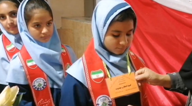 اولین جلسه شورای دانش آموزی و معارفه کمیته ها در دبستان شهدای ارتش 