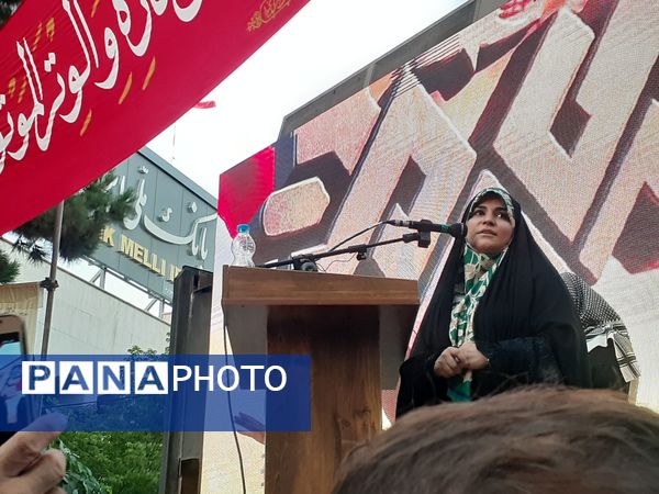 جلوه‌هایی از اجتماع مردم بجنورد در تجلیل از بانوی شجاع رسانه ملی