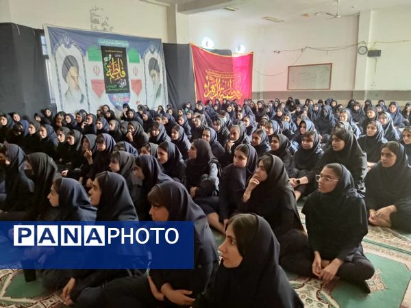 استقبال پرشور از شهید گمنام در هنرستان زهرای مرضیه بندرعباس