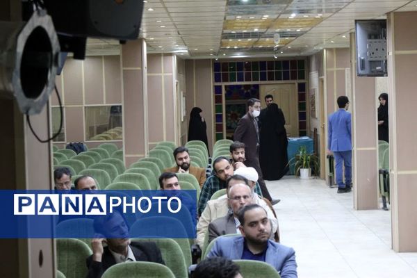 نشست تخصصی اجرای طرح نماد و لیگ جت در مدارس متوسطه ناحیه یک یزد