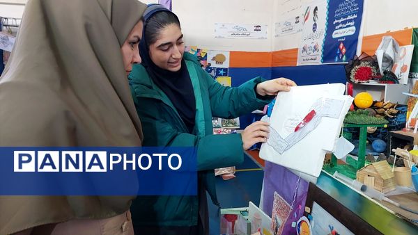نمایشگاه هفته پژوهش در دبیرستان احمدی روشن شهرستان فردیس