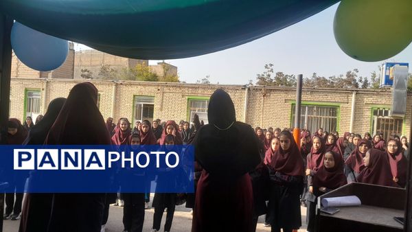 برگزاری‌ مراسم‌‌ روز اول‌ مدارس‌ و هفته‌ دفاع‌مقدس‌ در دبیرستان‌  مخدره‌ مرآتی