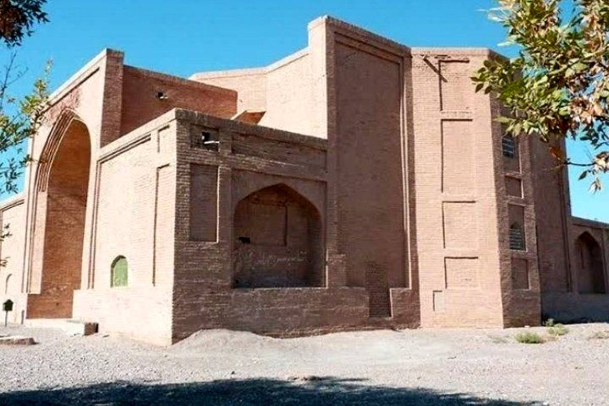 مرمت آرامگاه شاه قاسم انوار در روستای لنگر تربت جام آغاز شد
