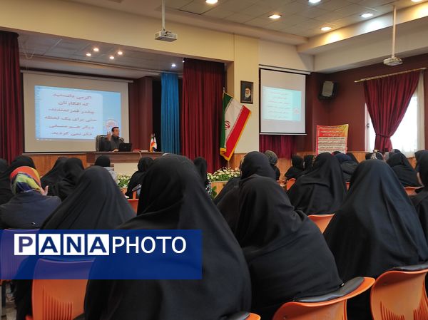 دومین جلسه آموزش خانواده در دبستان حضرت معصومه (س) مصلی نژاد ناحیه پنج 