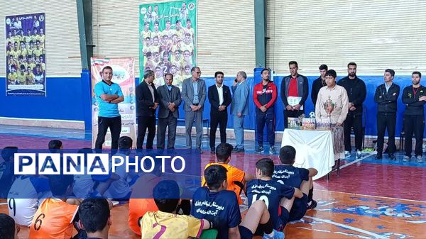 اختتامیه پرشور مسابقات فوتسال مدارس خلیل‌آباد با معرفی قهرمانان 