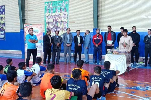 اختتامیه پرشور مسابقات فوتسال مدارس خلیل‌آباد با معرفی قهرمانان 