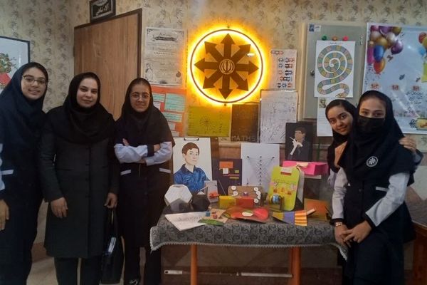 نمایشگاه دستاوردهای ریاضی دانش آموزان دبیرستان فرزانگان دکتر شاهی برگزار شد