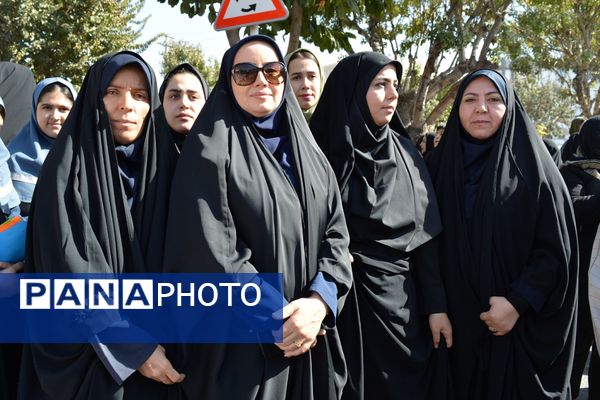 تجلی اقتدار مردم بهارستان در راهپیمایی ۱۳ آبان