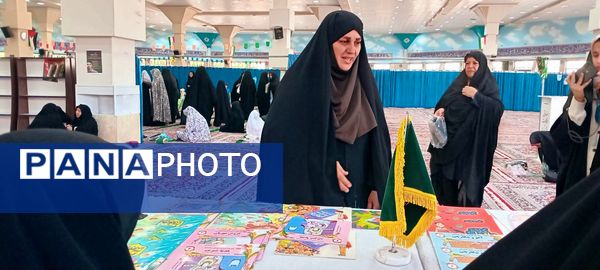 برپایی میز خدمت ادارات مختلف استان در مصلی امام خمینی (ره)