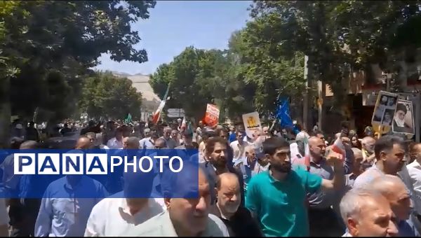 حضور مردم غیور خرم آباد در راهپیمایی و نماز جمعه خشم و نصر