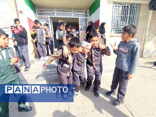 مانور زلزله در دبستان شهید پسندیده فدافن  