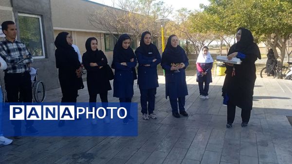 قدردانی پیشتازان دبستان شهید نجفی فدافن از پرستاران بیمارستان حضرت ابوالفضل