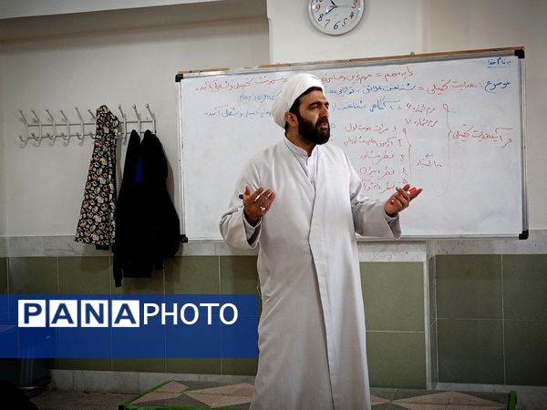 اولین جلسه هدایت تحصیلی دانش آموزان پایه نهمی دبیرستان میثاق