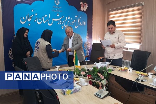 دیدار جمعی از دانش‌آموز خبرنگاران زنجانی با مدیرکل آموزش و پرورش استان