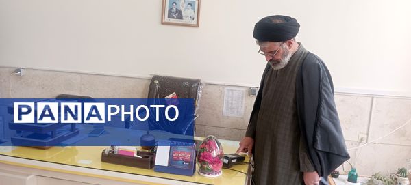 نواختن زنگ احسان و نیکوکاری در دبیرستان دوره اول دخترانه خدادای شهرستان نطنز 