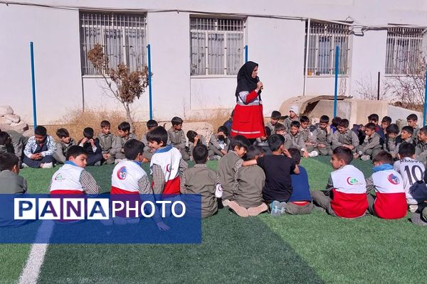 آموزش شرایط اضطراری و پناهگیری در دبستان باقرالعلوم فیروزکوه