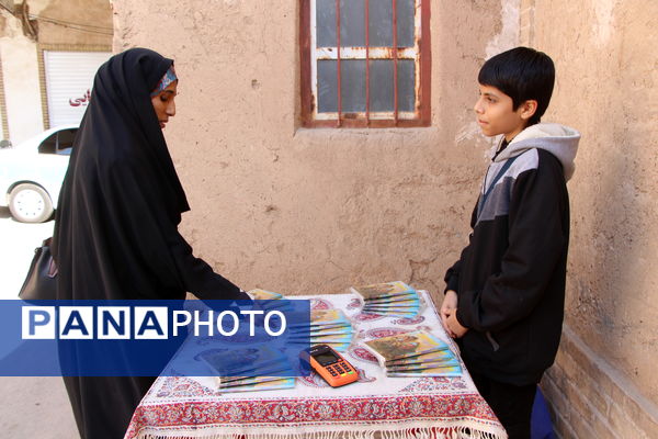 میز کتاب (فرمانده سری) در نماز جمعه شهر یزد