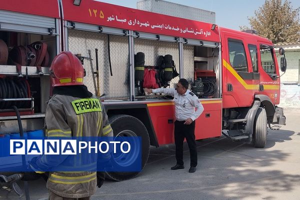 آموزش اصول اولیه آتش‌نشانی در مدرسه زکیه صباشهر