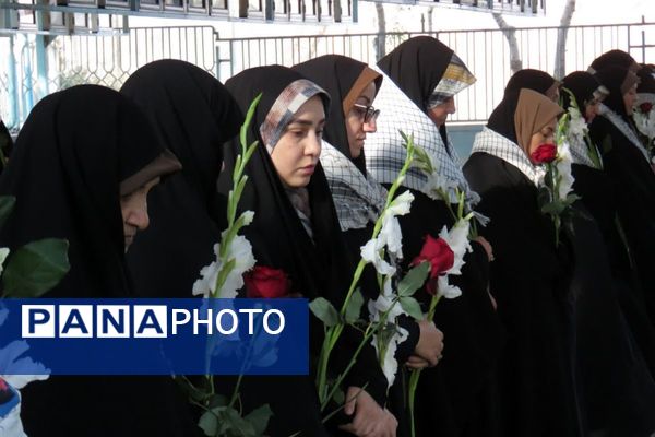 احترام به مقام شهدا با حضور فرماندهان و بسیجیان در گلزار بی‌بی سکینه(س) شهرستان ملارد