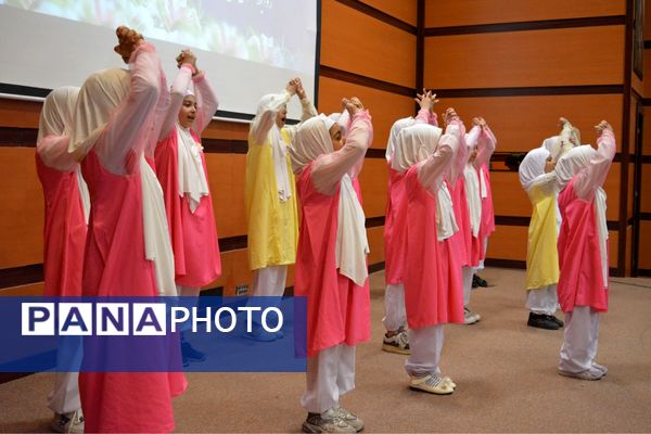 نشست هم‌اندیشی معاونین پرورشی، روحانیون امین و ائمه جماعات در بهارستان‌دو