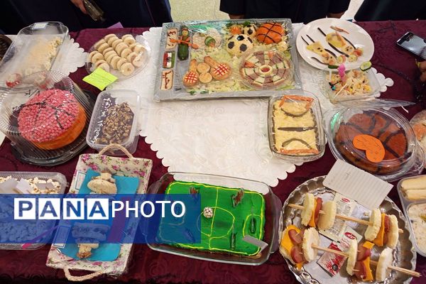 برگزاری نمایشگاه و مراسم صبحانه سلامت به مناسبت هفته تربیت بدنی در دبیرستان راضیه شکرایی ناحیه دو شهرری 