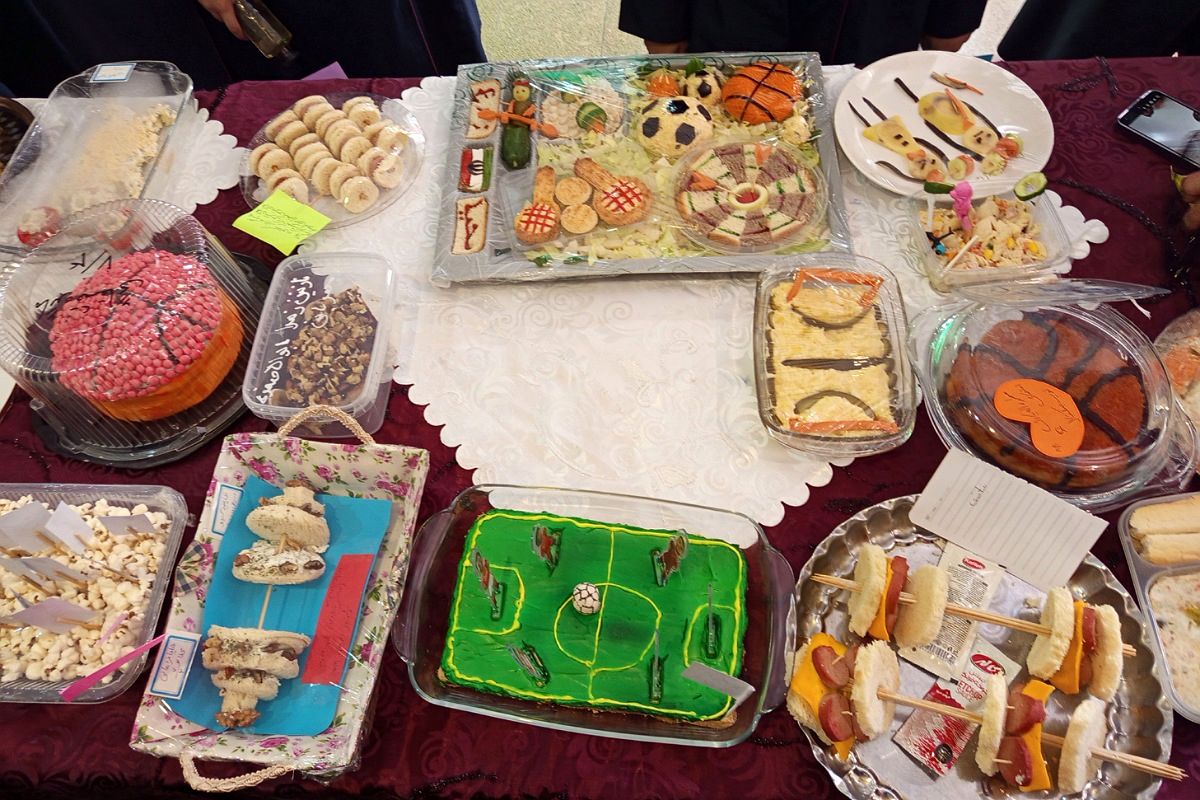 برگزاری نمایشگاه و مراسم صبحانه سلامت به مناسبت هفته تربیت بدنی در دبیرستان راضیه شکرایی ناحیه دو شهرری 