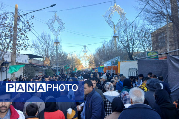 برپایی موکب‌های دانش‌آموزی در آباده برای میلاد جشن موعود