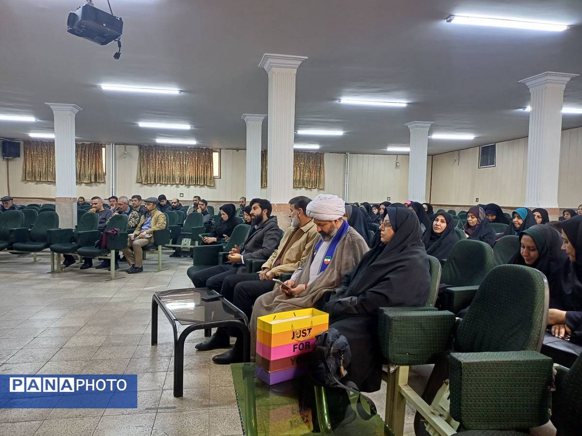 کارگاه آموزشی مربیان تشکل پیشتازان سازمان دانش‌آموزی ناحیه 2 کرج و شهرستان فردیس