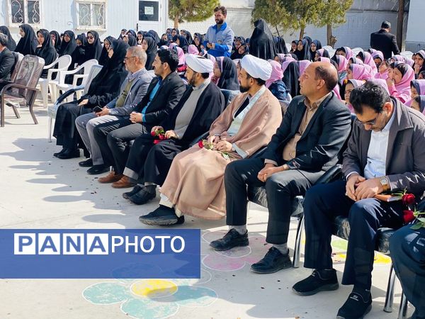 نواختن زنگ جشن نیکوکاری در دبستان زینب قهرمانی مه ولات