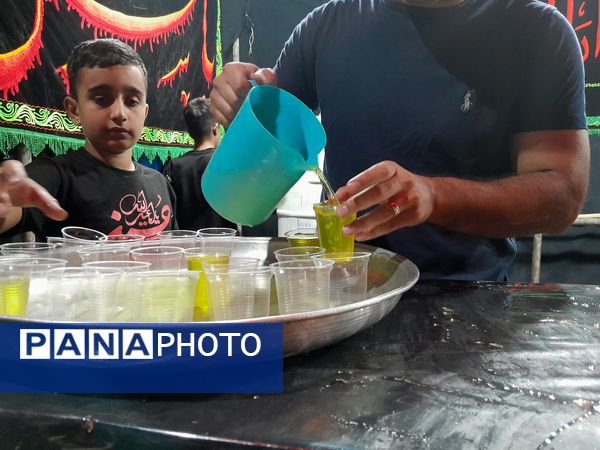 خدمت‌رسانی به زائران دهه آخر ماه صفر در ایستگاه‌های صلواتی موکب‌های مشهد